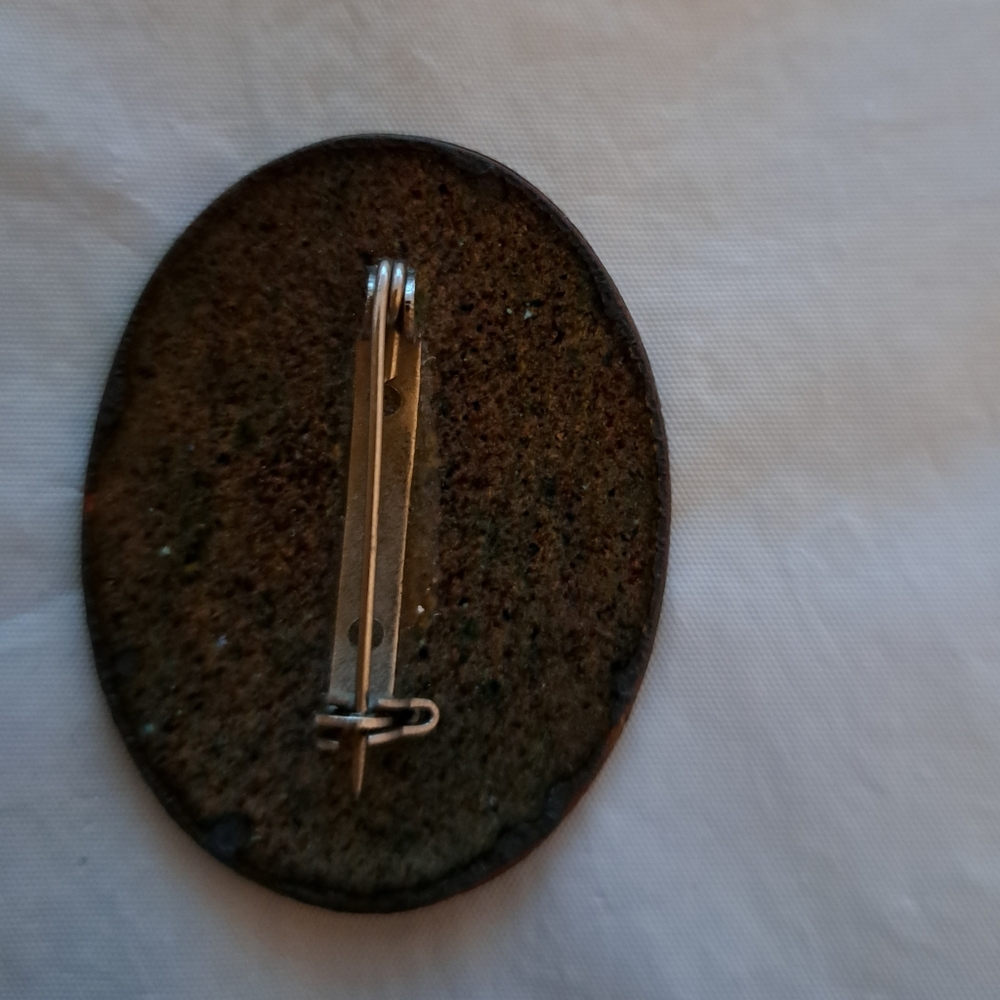 Abstract Enamel Pin - Picture 2 of 2